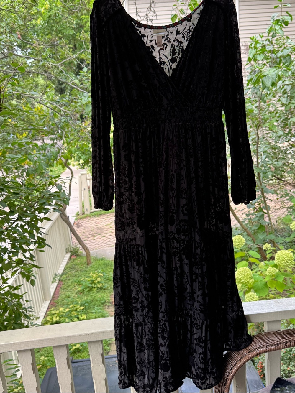 Knox Rose Black Velvet Burnout V-Neck Long Sleeve Dress